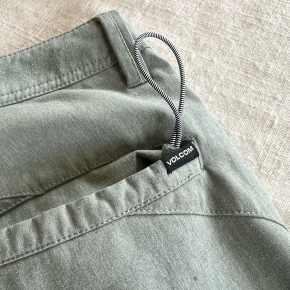 Volcom cargo short size 30 good condition green Surf  and Turf  four-way stretch - Picture 5 of 13